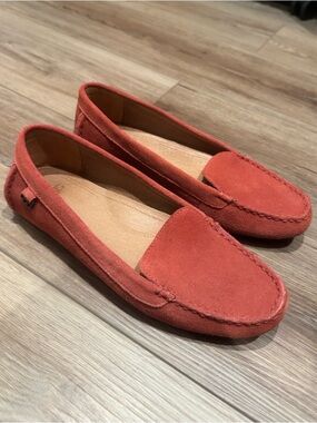 UGG Suede Slip-on Flores Loafers / Driving Moccasin in Terracotta Orange (9)